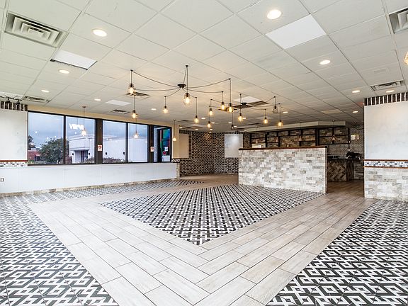 3rd image of 2904 Knoxville Center Dr #1