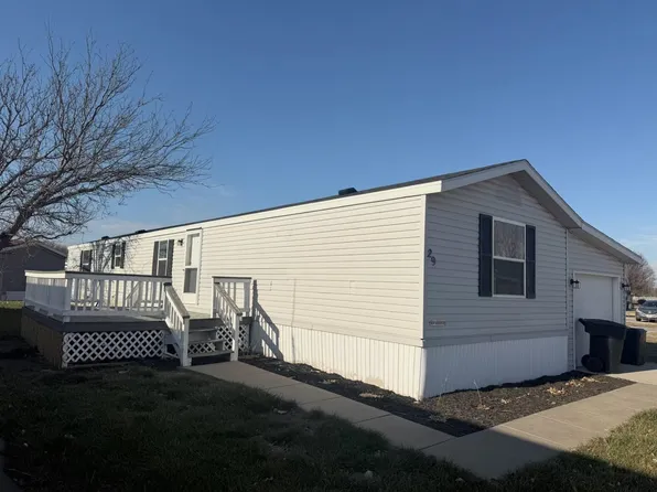 29 Sara Dr, Hastings, NE 68901