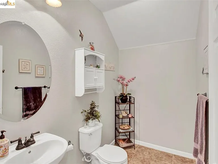 790 Yosemite Dr — Photo 10