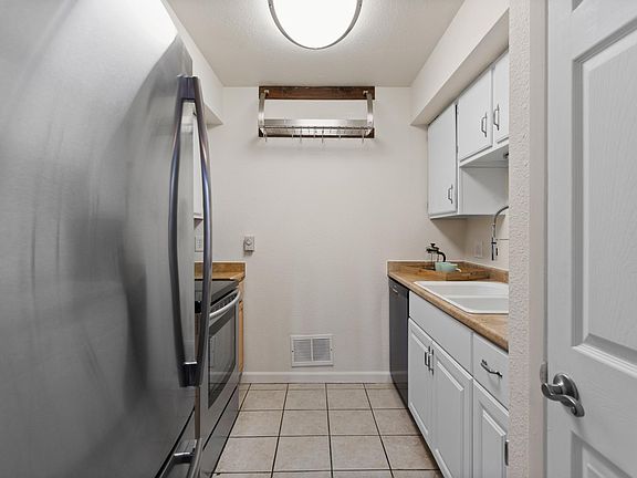 2nd image of 2717 Glenwood Dr #10