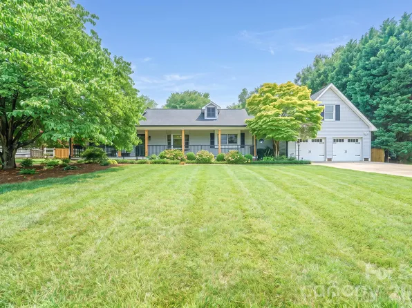 567 Canvasback Rd, Mooresville, NC 28117