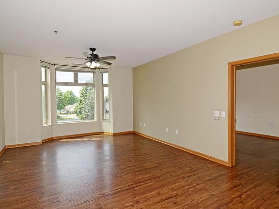 5th image of 301 Harbour Town Dr APT 226