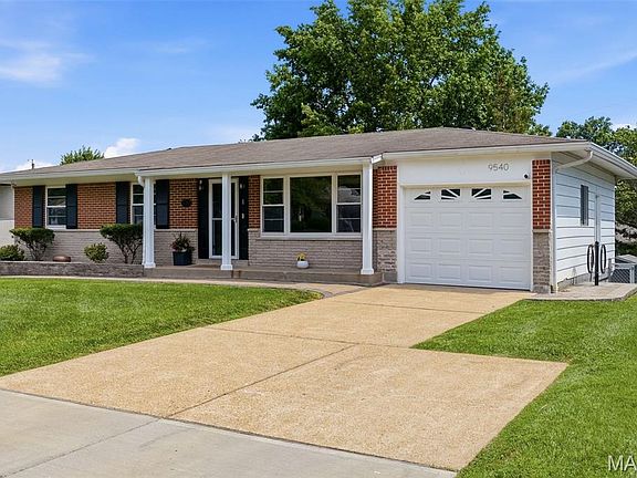 3rd image of 9540 Caravan Dr