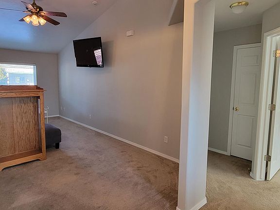 Living Room / Hallway