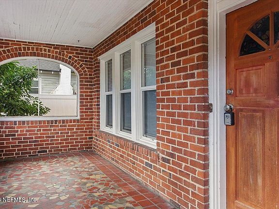3rd image of 7656 LAURA Street N