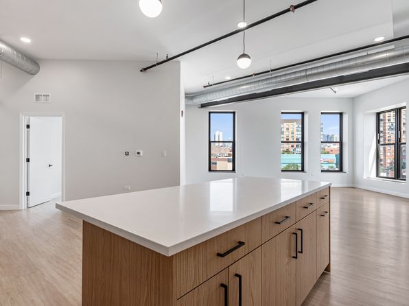 805 N Milwaukee Ave #4S