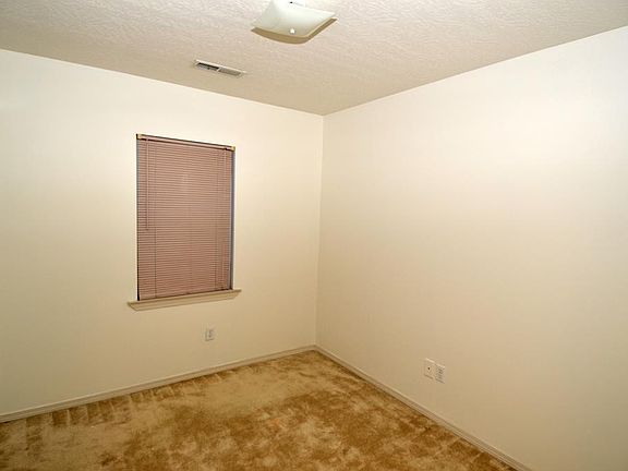 5th image of 135 Waterford Ln