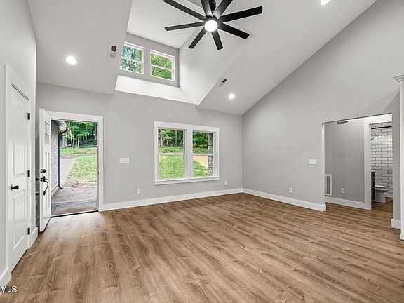 3rd image of 122 Gadusi Cir