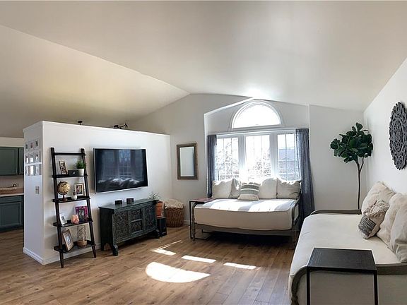 3rd image of 3707 Crater Lake Ave