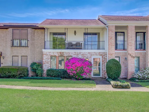 1311 Town Cir #4, Baytown, TX 77520