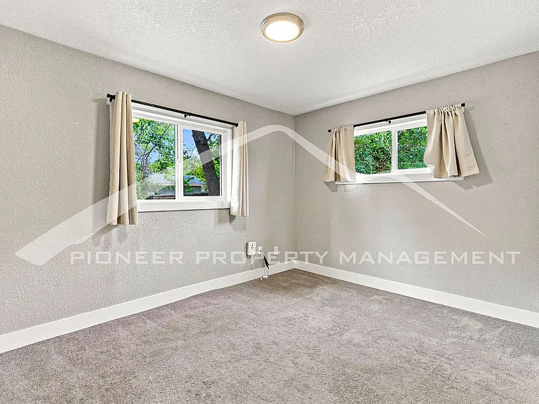 1235 Scranton St — Photo 11