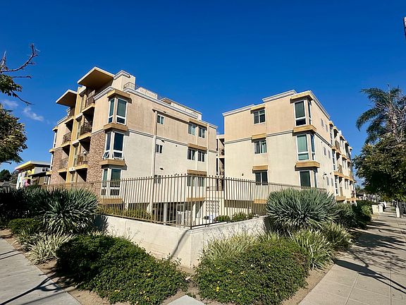 2nd image of 4111 Illinois St Unit 206