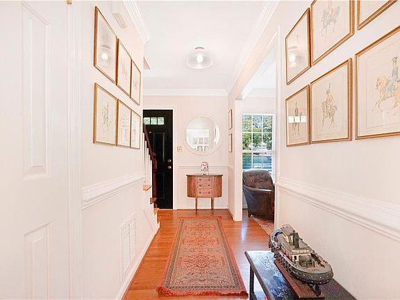 4th image of 9004 River Cres