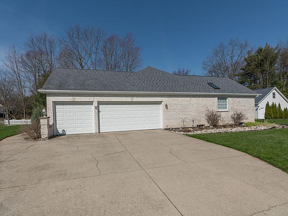 3rd image of 1060 Briarwood Ct