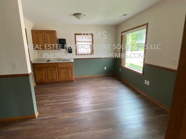 146 Eagle St #1