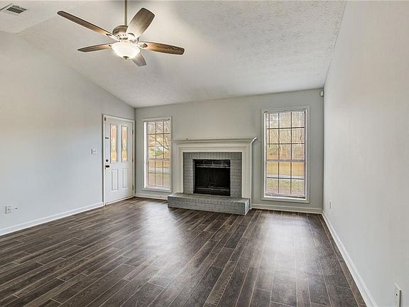 4th image of 425 Winterwood Dr