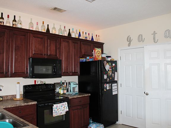 5th image of 208 Sawgrass Trl