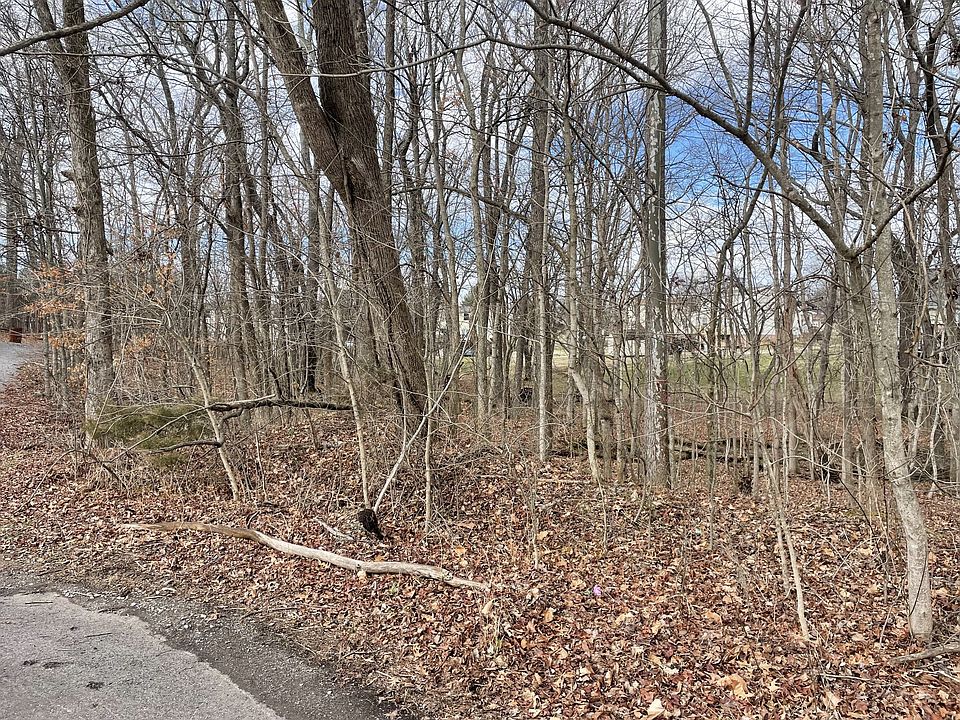 2nd image of 140 Queens Ct