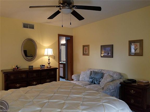 4th image of 4054 Saint Andrews Ct APT 5