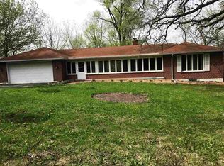 1140 Woodside Dr, Freeport, IL 61032