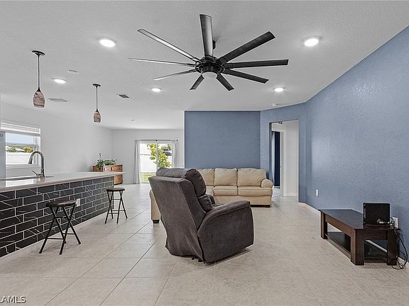 5th image of 408 NW 1st Ter