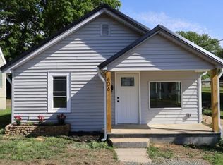 606 W Oldtown St, Galax, VA 24333