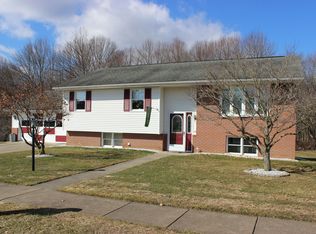 112 Laurel Ln, Taylor, PA 18517