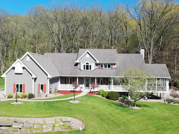 4136 N Birch Trl, Cross Plains, WI 53528