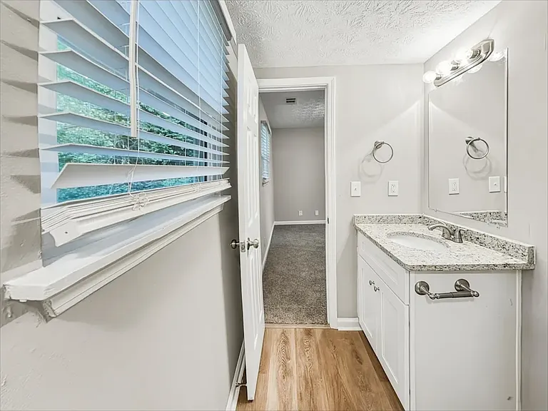 2723 Rockdale Dr — Photo 13
