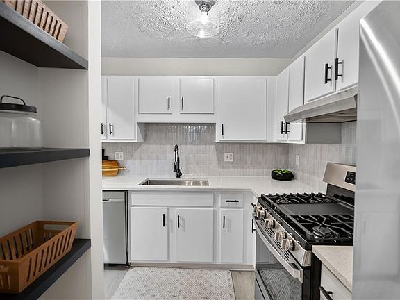 3rd image of 6600 Autumn Trace Dr