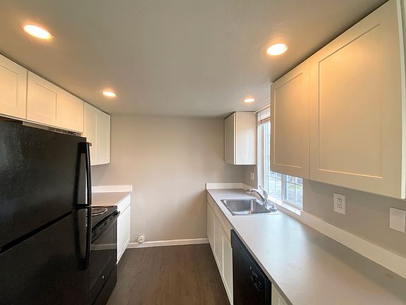 4th image of 1726 E 56th St APT 2