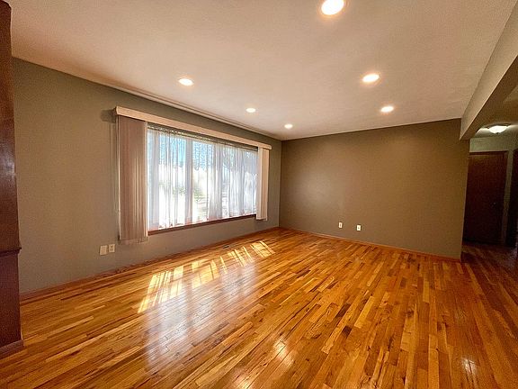 5th image of 722 S Cowan Ave