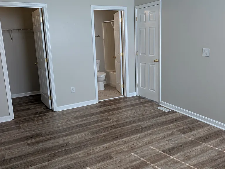 Upper bedroom suite complete with private en-suite bathroom, walk-in closet, and ceiling fan