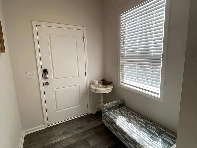 106 Crestwind Dr — Photo 2
