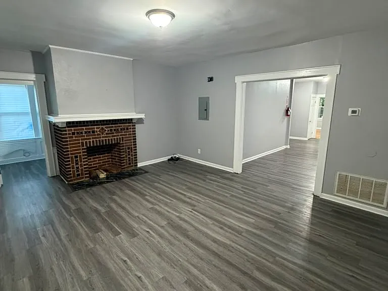 15-17 Poe Ave #2 — Photo 2