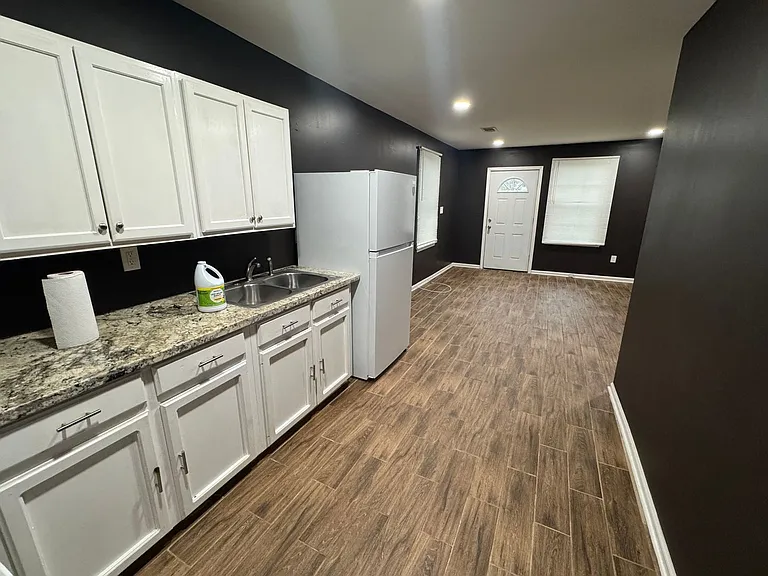 1555 Swan Ave — Photo 4