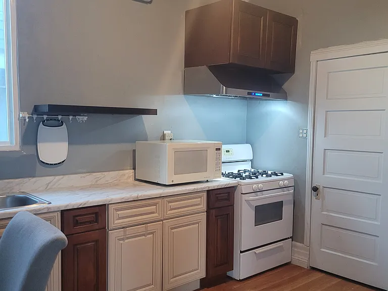 1188 N Park Ave #1 — Photo 5
