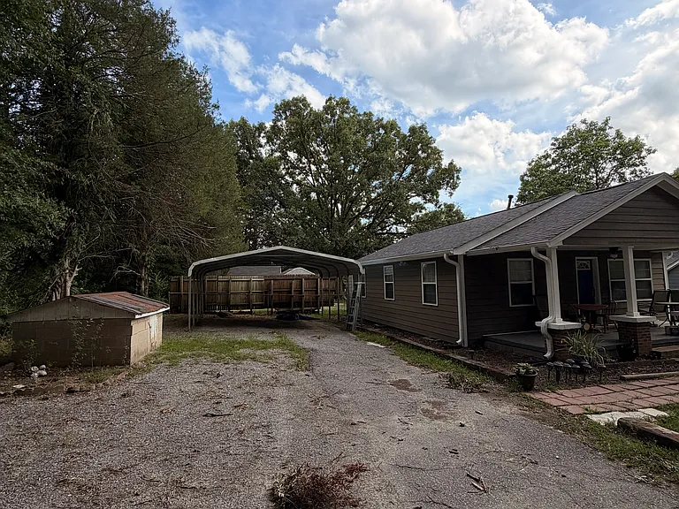 114 Stedman Rd — Photo 2