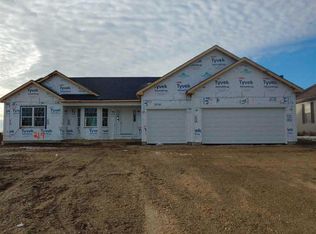 214 Cobblestone Trl, Poplar Grove, IL 61065