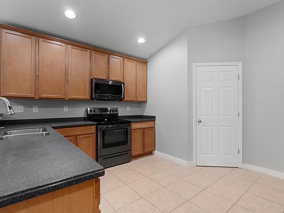 4th image of 2200 Fort Mellon Ct