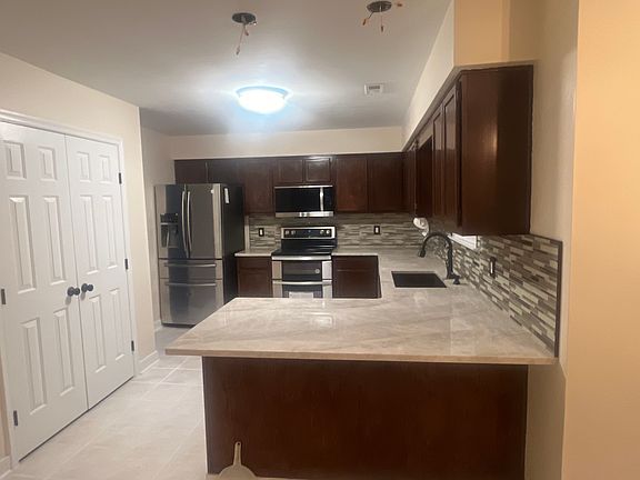 4th image of 1557 Winthrope Dr