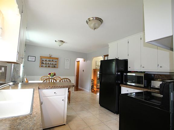 5th image of 58 Woodside Dr