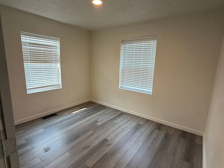 2410 Englewood Ave — Photo 3