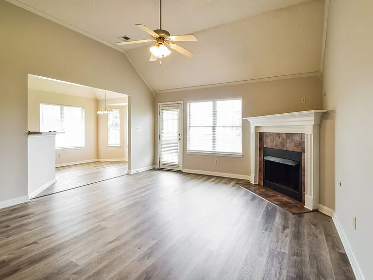 4088 Carroll Dr W — Photo 4