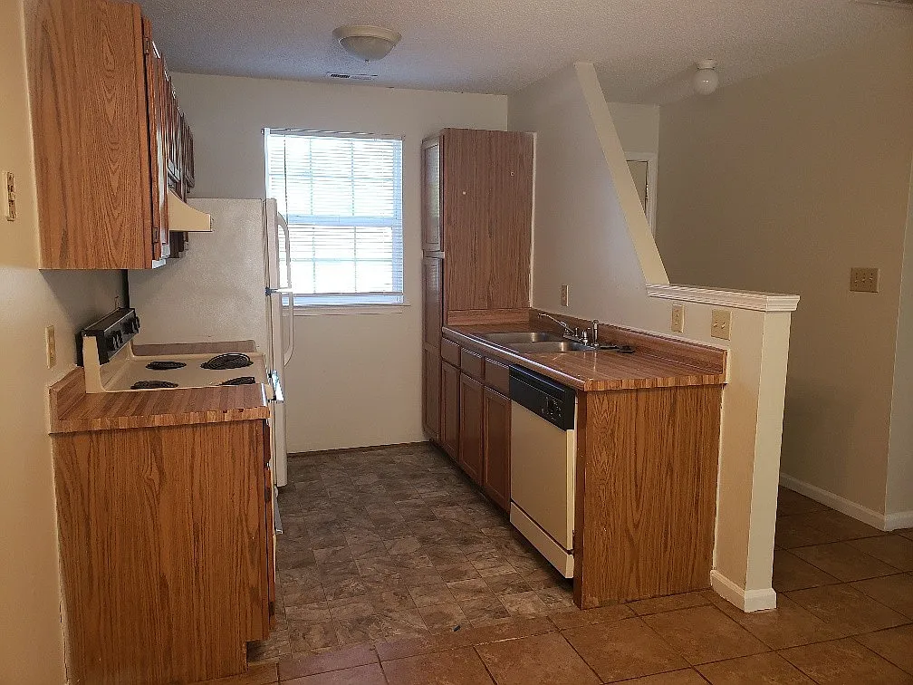 Ranch-style 2BD/2BA townhome in quiet neighborhood in Garner! — Photo 3