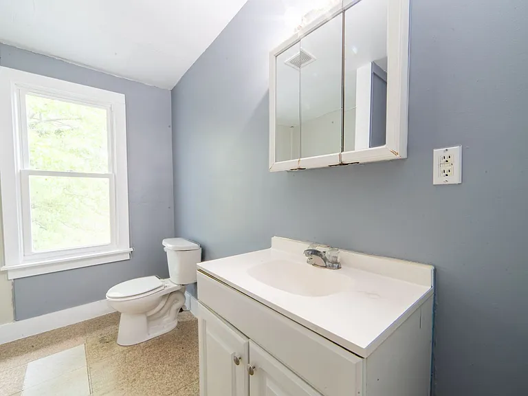 351 N Laurel St — Photo 11