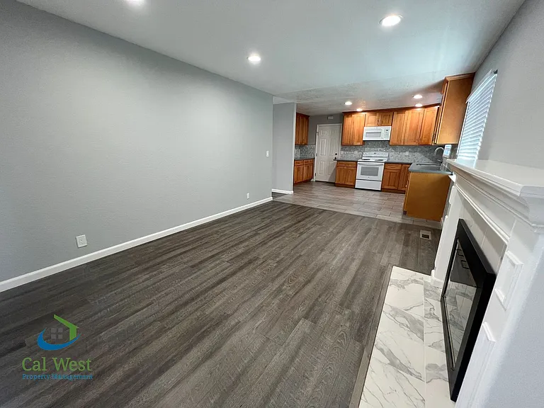1567 Oriole Ave — Photo 9