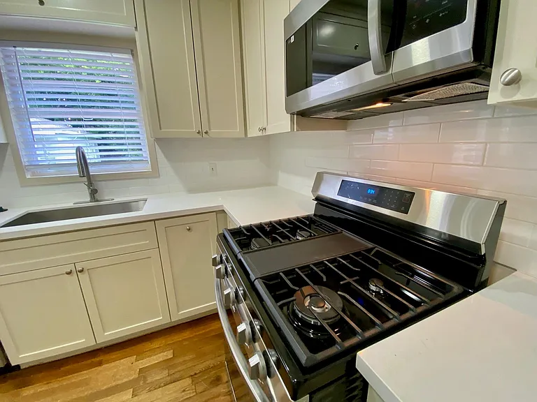3118 Castlewood St — Photo 23