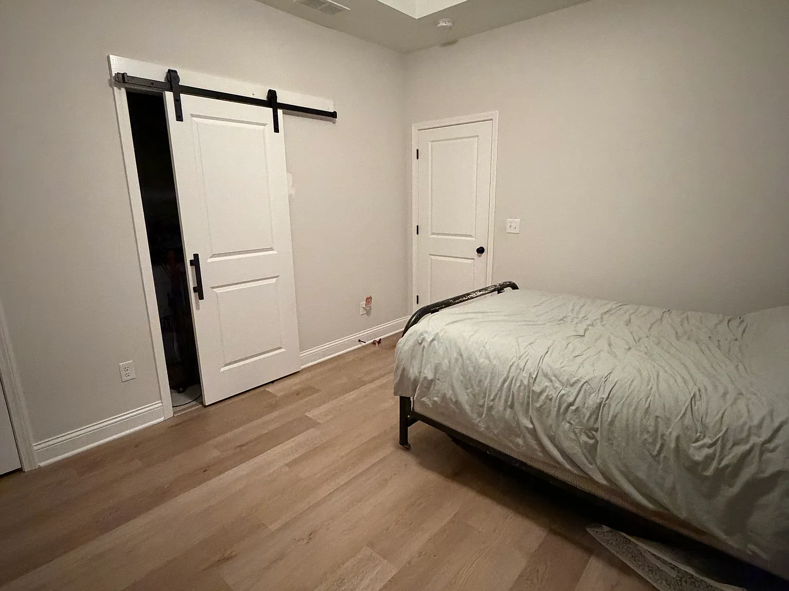 3 bed, 1230 sqft, $1,800 — Photo 3