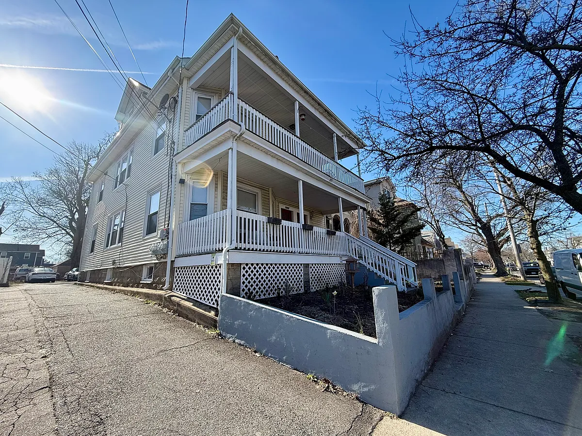 Building Photo - 1001 Narragansett Blvd #1